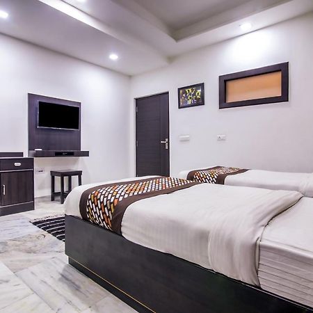 Oyo 8888 Riga Hs Deluxe Hotel Agra  Ngoại thất bức ảnh