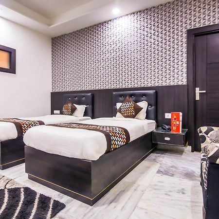 Oyo 8888 Riga Hs Deluxe Hotel Agra  Ngoại thất bức ảnh
