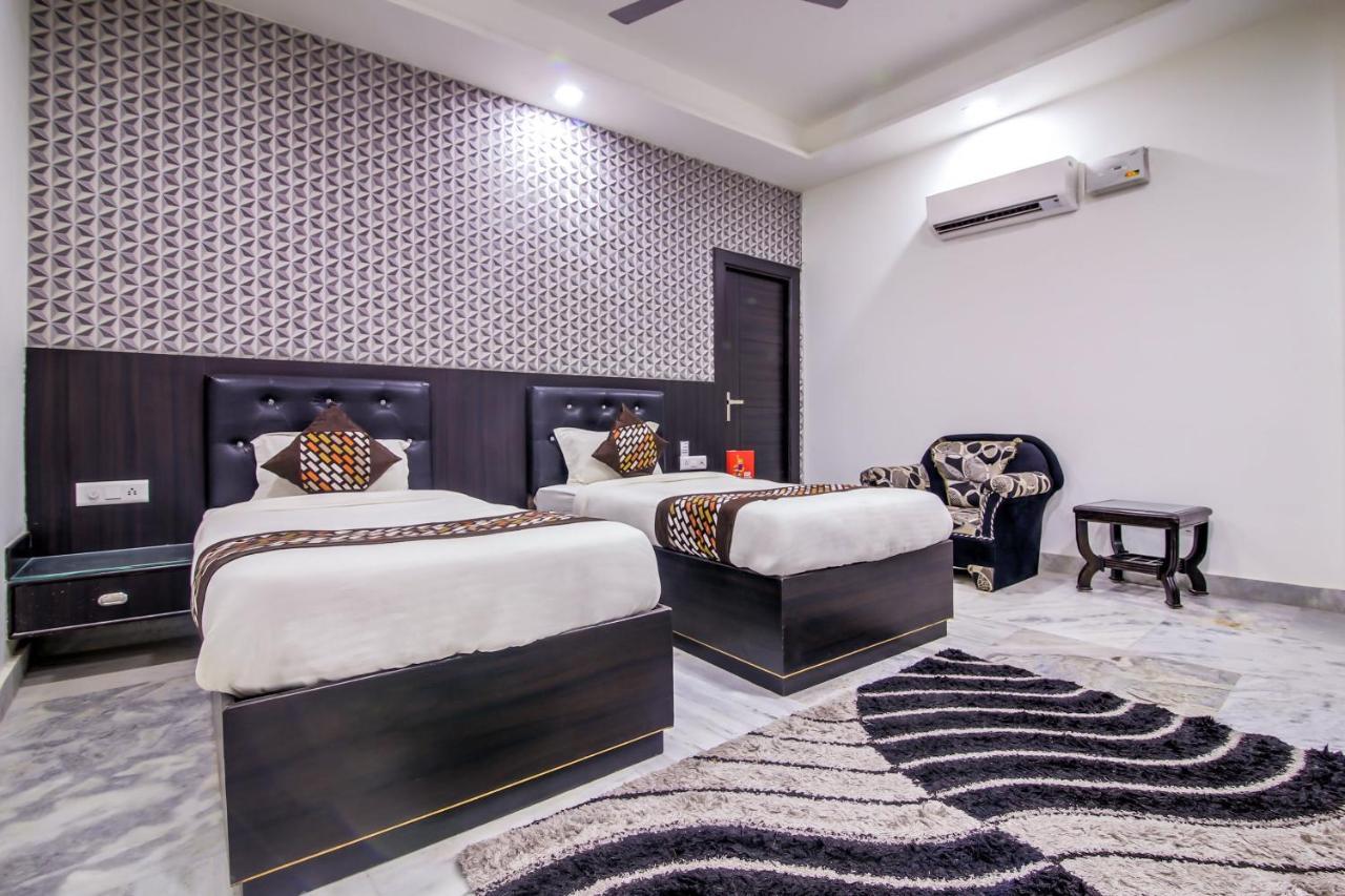 Oyo 8888 Riga Hs Deluxe Hotel Agra  Phòng bức ảnh