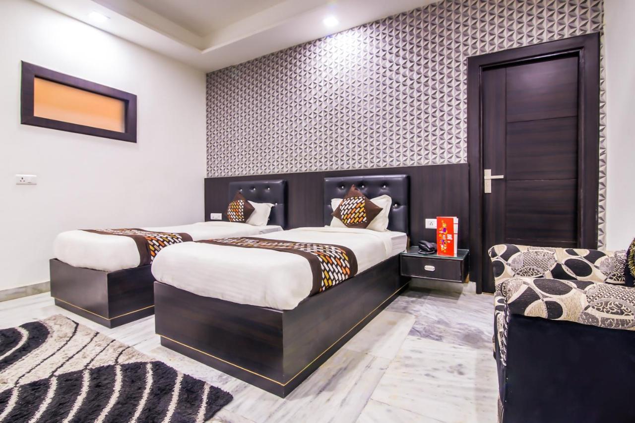 Oyo 8888 Riga Hs Deluxe Hotel Agra  Ngoại thất bức ảnh