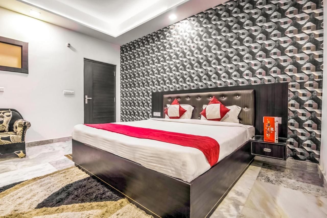 Oyo 8888 Riga Hs Deluxe Hotel Agra  Ngoại thất bức ảnh