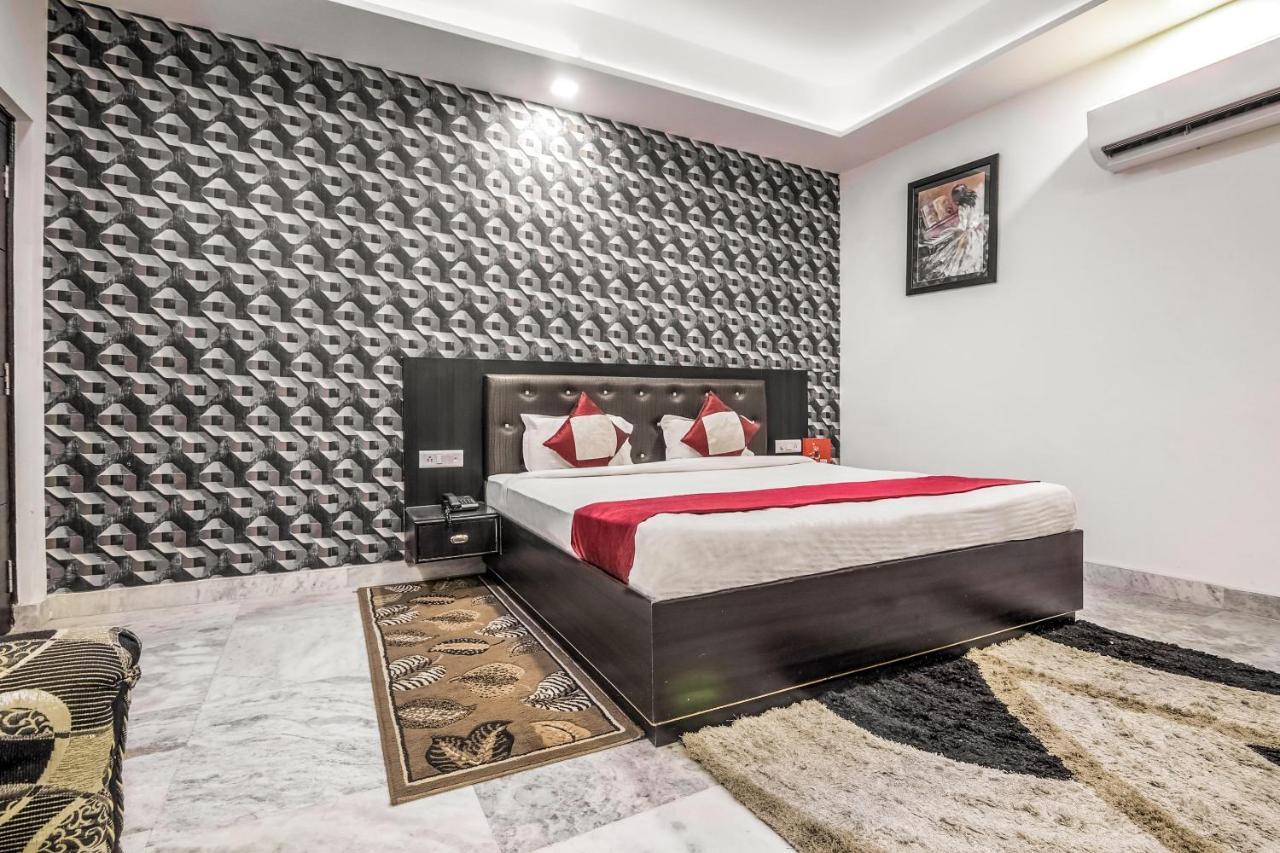 Oyo 8888 Riga Hs Deluxe Hotel Agra  Ngoại thất bức ảnh