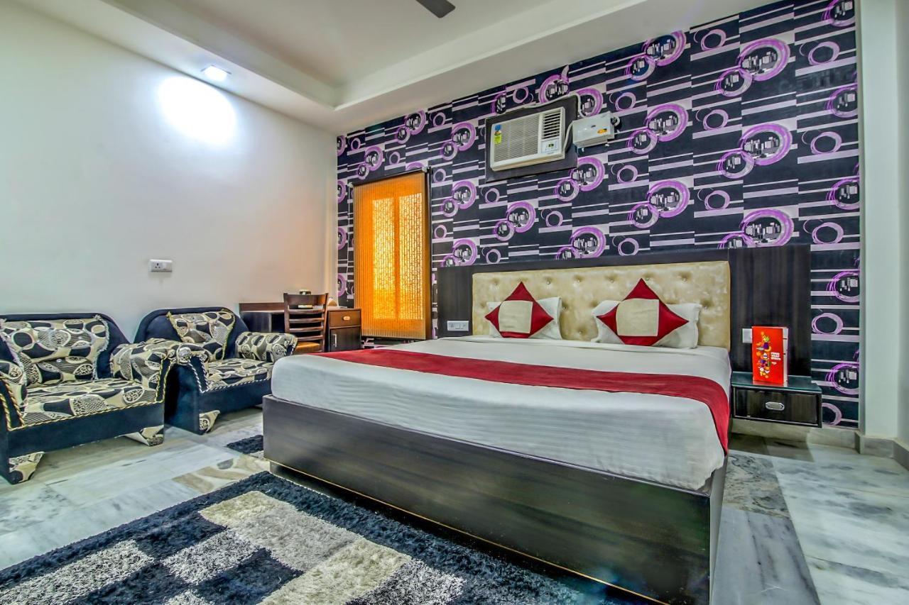 Oyo 8888 Riga Hs Deluxe Hotel Agra  Ngoại thất bức ảnh