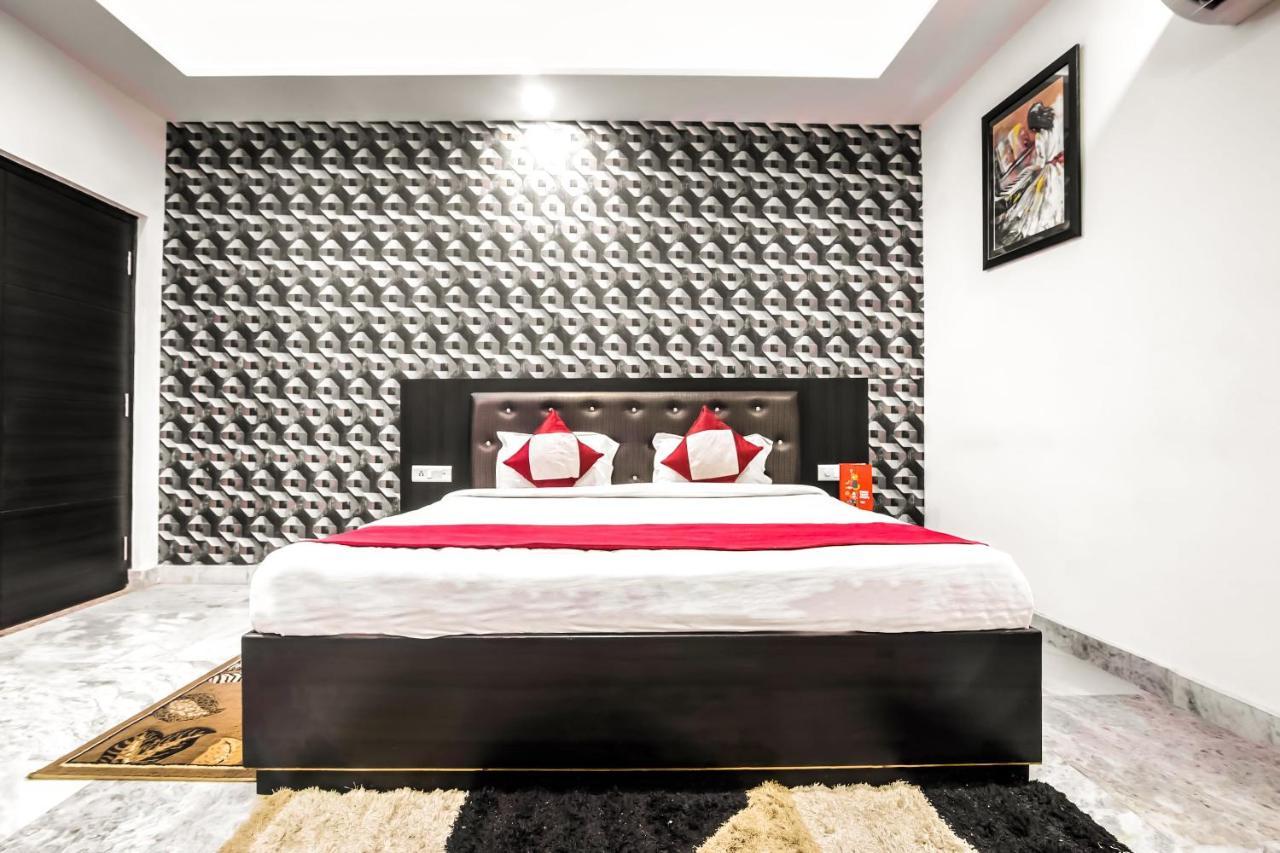 Oyo 8888 Riga Hs Deluxe Hotel Agra  Ngoại thất bức ảnh