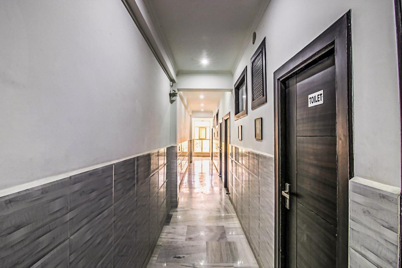 Oyo 8888 Riga Hs Deluxe Hotel Agra  Ngoại thất bức ảnh