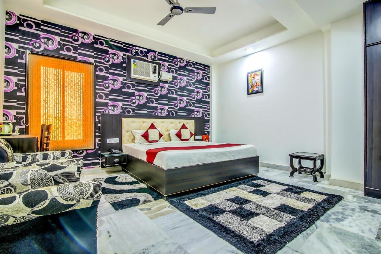 Oyo 8888 Riga Hs Deluxe Hotel Agra  Ngoại thất bức ảnh