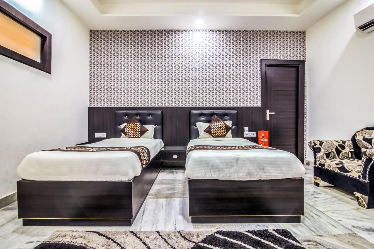 Oyo 8888 Riga Hs Deluxe Hotel Agra  Ngoại thất bức ảnh